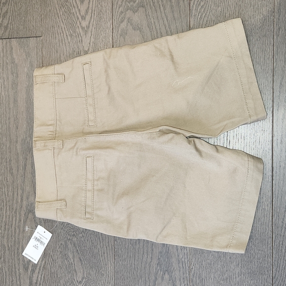 Size 5 gap shorts - Picture 2 of 5